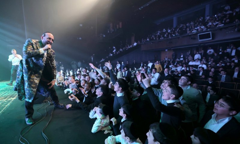 גדולי ישראל הקימו&nbsp;וועדת פיקוח לזמרים:&nbsp;"מי שלא ישמע לכללים אין להזמינו"