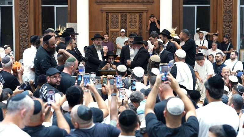 באדיבות המצלם