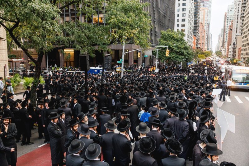 האחים לאנטשעווסקי, אברומי בלום, ד. ה. כרם, אייזיק. י, Clear shot