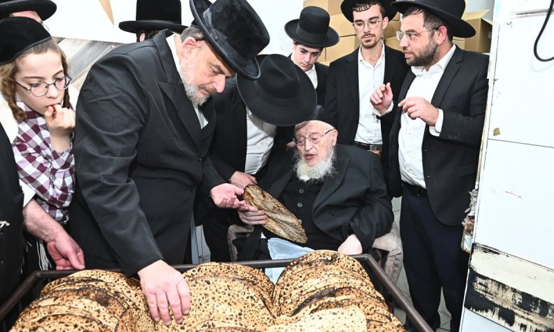 המצות של הגרמ"צ ברגמן: משפיכת המים ועד הפרשת חלה | גלריה