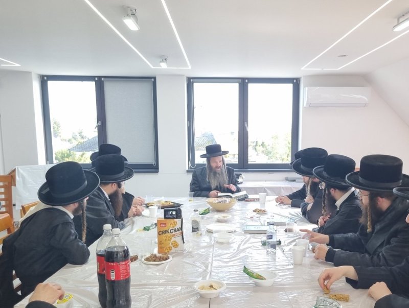 באדיבות המצלם