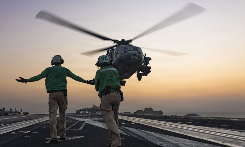 מנחת בלב איראן, מטוסי הרקולס שנתקעו, והכוח שחילץ את הנווט