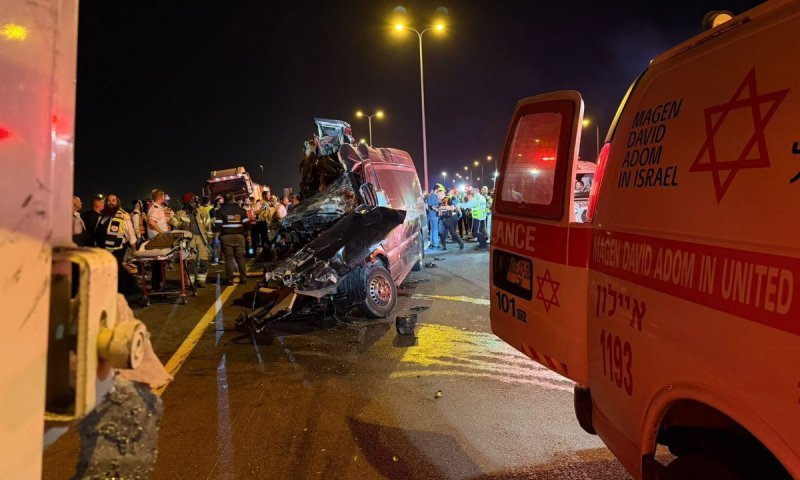 תאונת דרכים קשה ליד מחלף שורק: שני צעירים נהרגו, 3 נפצעו קשה