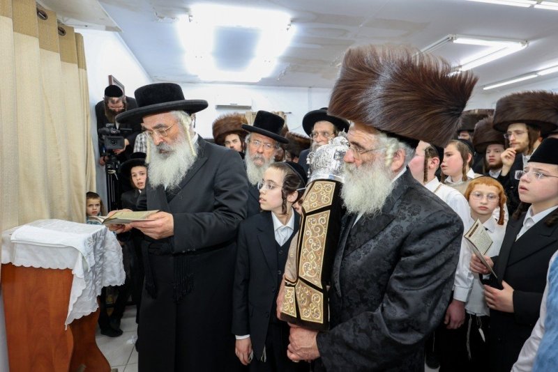 באדיבות המצלם