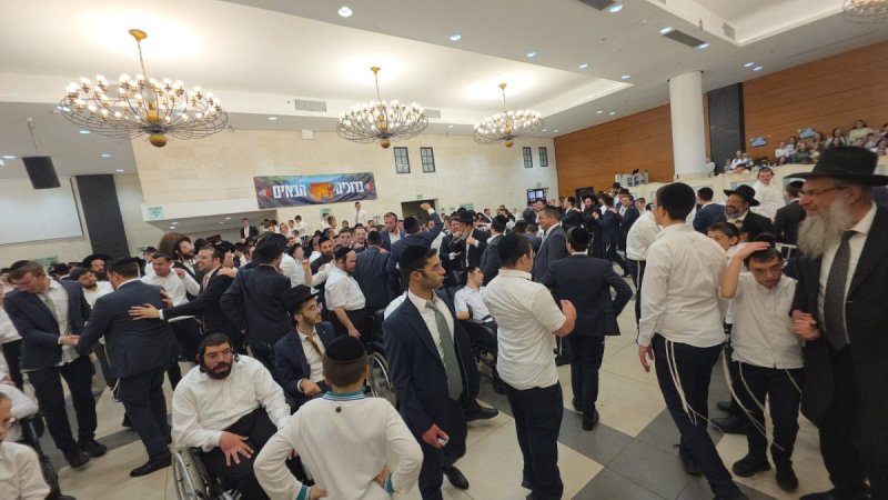 באדיבות המצלם