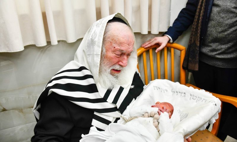 בקהילת 'בית השם': הגר"י זילברשטיין פרץ פעמיים בבכי נרגש | צפו