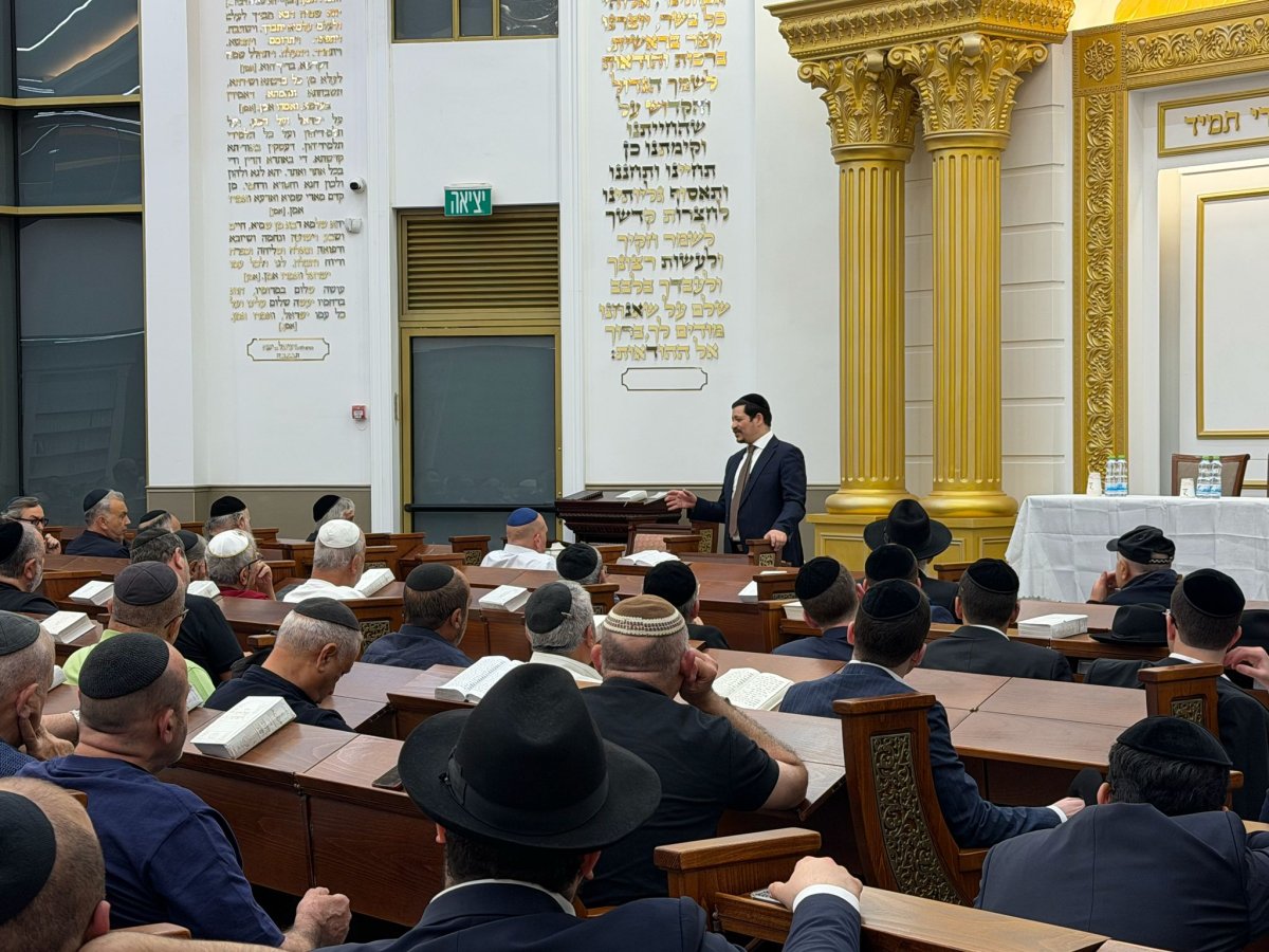 באדיבות המצלם