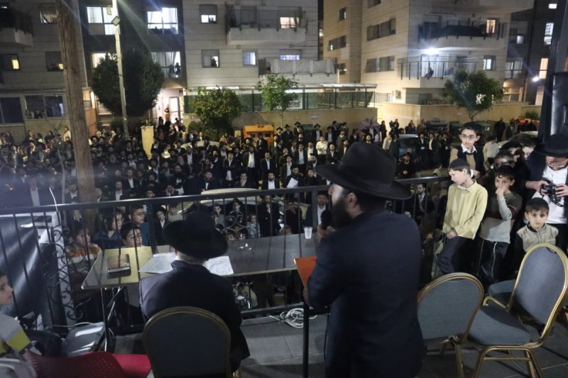 באדיבות המצלם