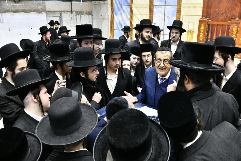 באדיבות המצלם