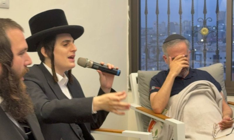 "כל זמן שהנשמה בקרבי": מוטי שטיינמץ בביצוע עוצמתי ומצמרר בביתו של גדליהו בן שמעון