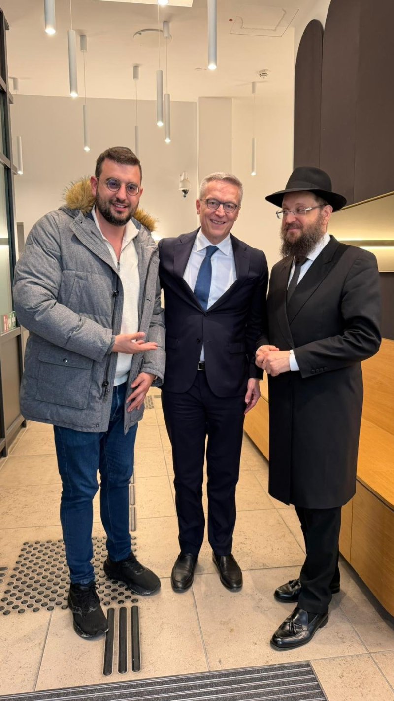 באדיבות המצלם