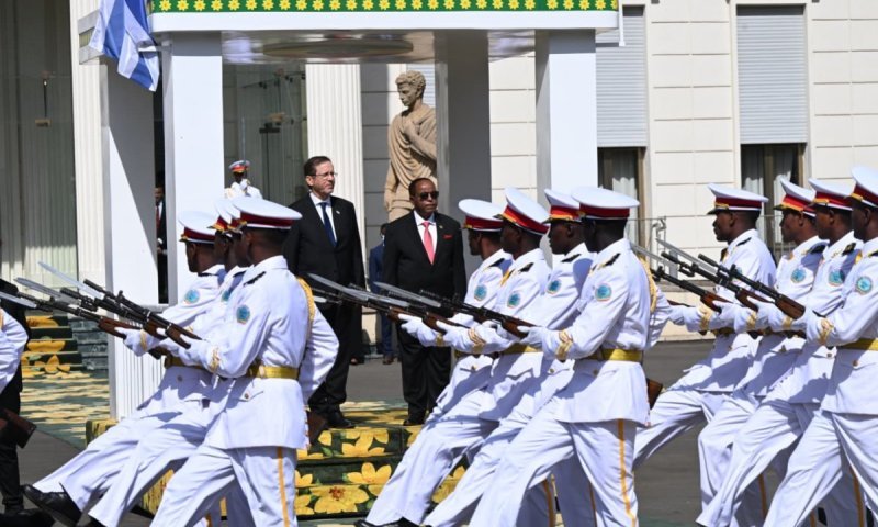 חתם בספר האורחים: נשיא המדינה נפגש עם נשיא אתיופיה 