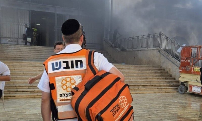 שריפה פרצה במרכז חסידי נדבורנא בבני ברק: ילד פונה בשל שאיפת עשן