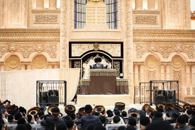 משה גולדשטיין, א. איזנבאך וארי קופרשטוק.