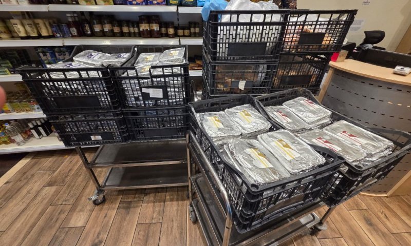 מאות סעודות סופקו ליהודים שעשו את השבת בשדה התעופה