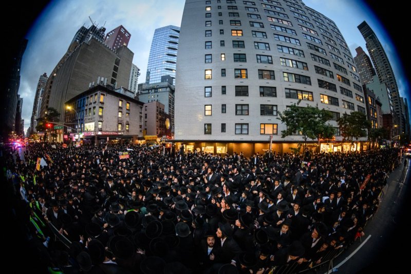 האחים לאנטשעווסקי, אברומי בלום, ד. ה. כרם, אייזיק. י, Clear shot