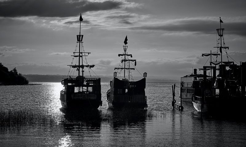 מפציצים המריאו לתקיפה באיראן, שנערכת להטמין מוקשים במצר הורמוז