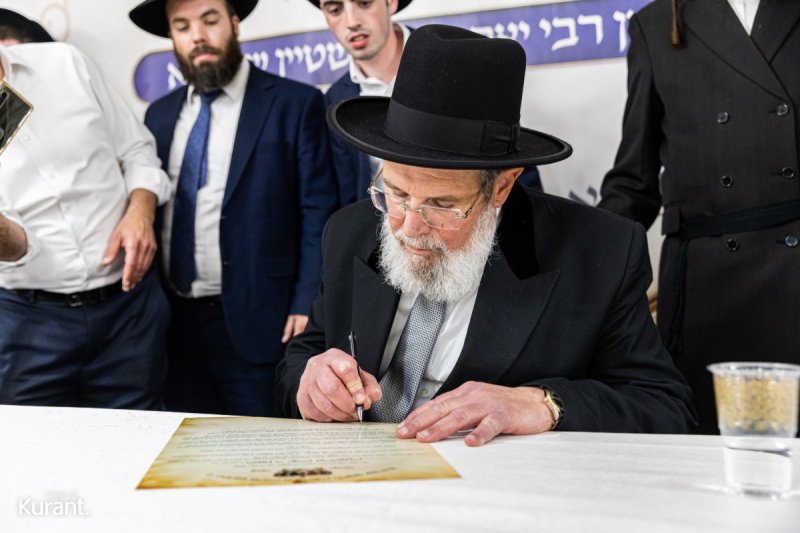 מענדי קורנט