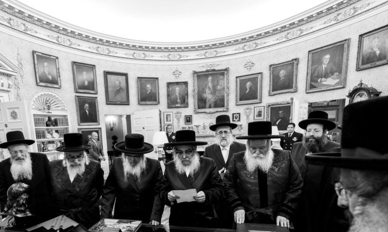 תפילה בחדר הסגלגל ופגישה בארבע עיניים: גדולי האדמו"רים אצל הנשיא טראמפ
