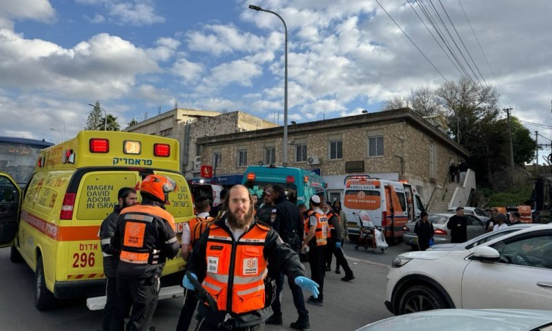 מתקין מזגנים חרדי נפל מקומה שישית בבית שמש - מצבו קשה