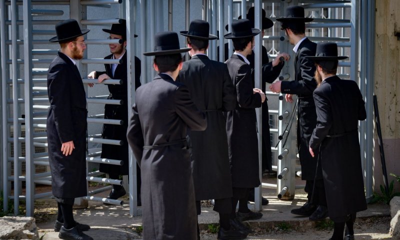 תלונה נגד צה"ל: רופא הכלא איים על חרדי ש"יורידו לו" את התרופות