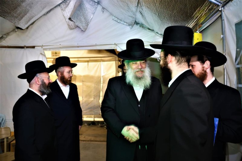 באדיבות המצלם