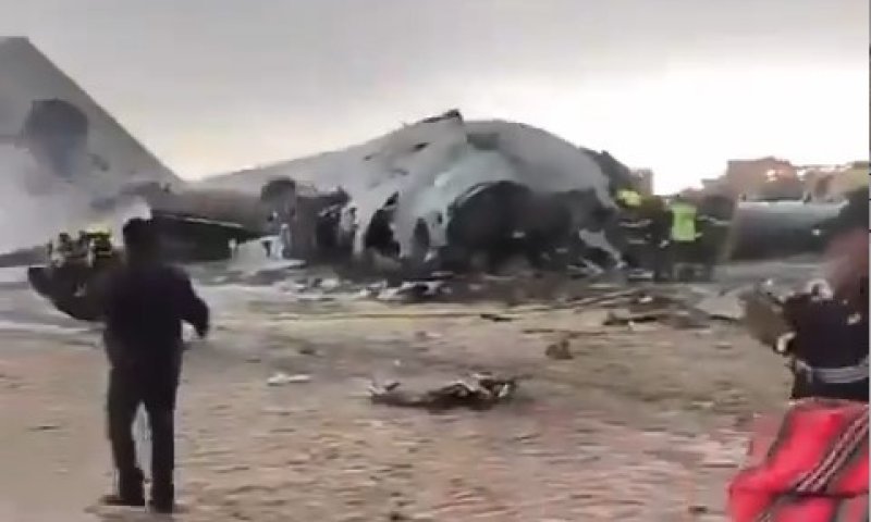 בוליביה: מטוס תובלה צבאי עמוס במזומנים התרסק | לפחות 20 הרוגים