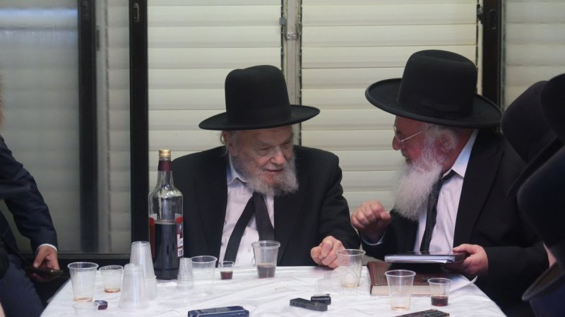 באדיבות המצלם