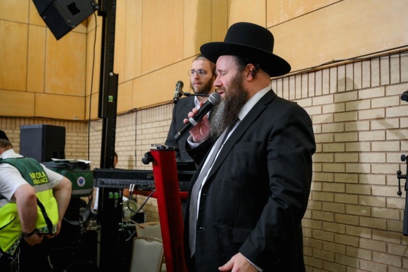 באדיבות המצלם