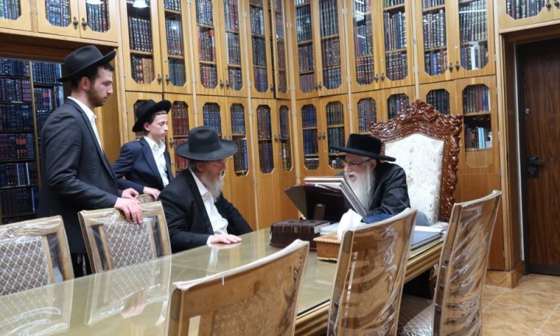 "ישועת ה' כהרף עין": הביקור המרגש של משפחת שפיגל אצל האדמו"ר מצאנז