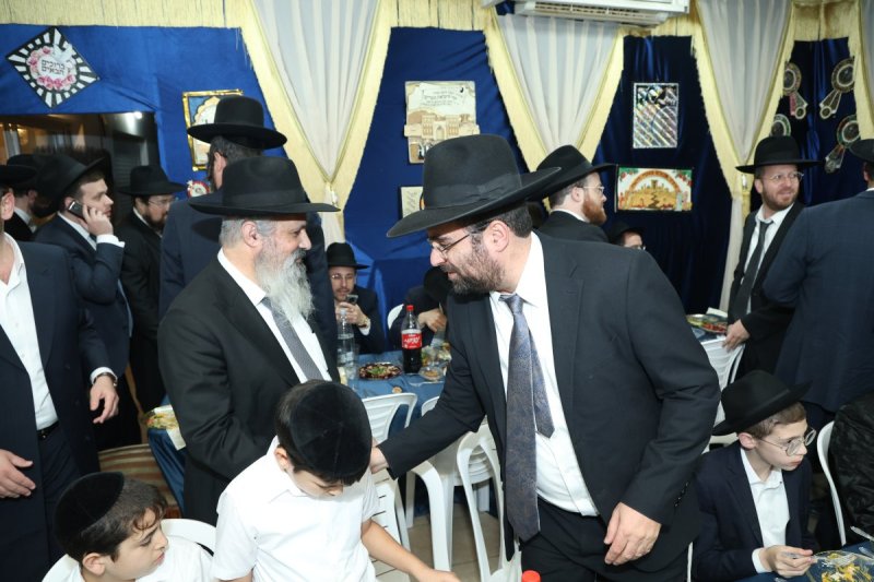 באדיבות המצלם