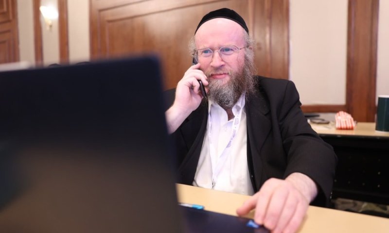 הלם בבורו פארק: העסקן ר' פנחס ליברמן ז"ל נפטר פתאומית בגיל 50