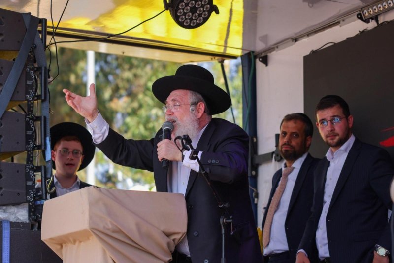 דניאל נפוסי