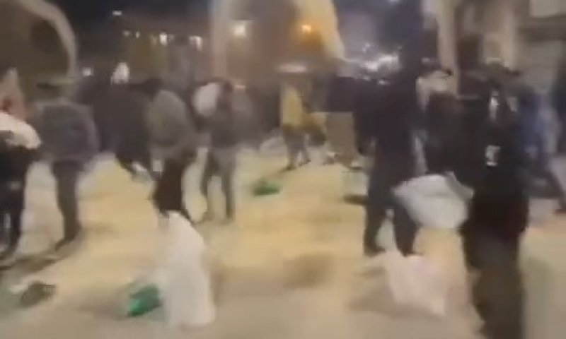 המהומות באיראן: מפגינים בזזו מחסן אורז של משמרות המהפכה - השוטרים הצטרפו למחאה