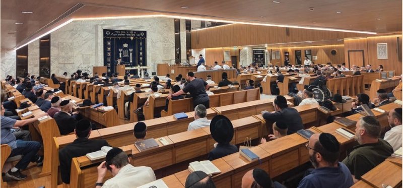 באדיבות המצלם