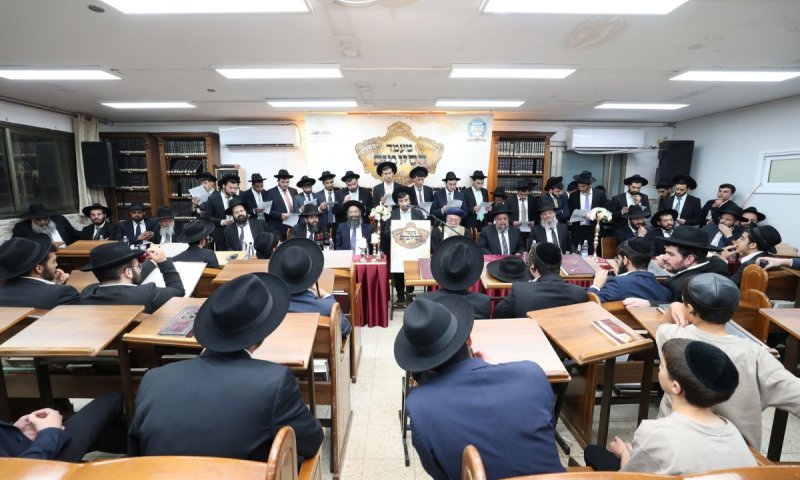 עשרות סיומי מסכתות ב'תורת אברהם': "תפקידנו היום בישיבות להציל חיילים"