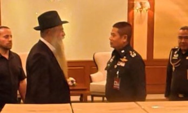 שליח חב"ד בתאילנד זכה להוקרה בטקס צבאי על סיוע לנפגעי שיטפונות | קידוש השם