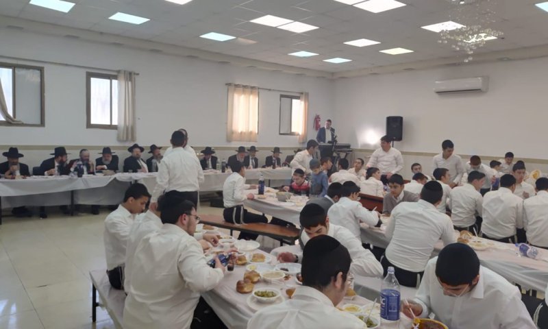 רב העיר במסיבה:&nbsp;"אלה שנלחמים כיום נגד התורה זה המתיוונים של דורנו"