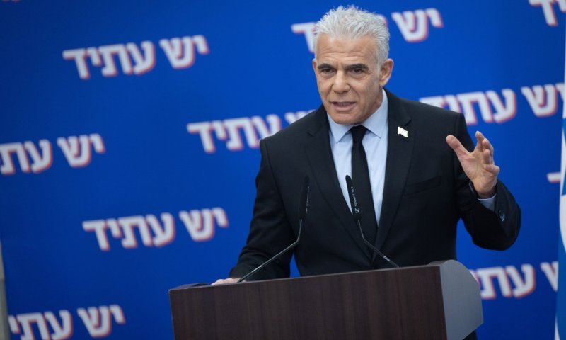 לפיד תוקף את הפסקת האש עם איראן: &ldquo;אסון מדיני&rdquo;