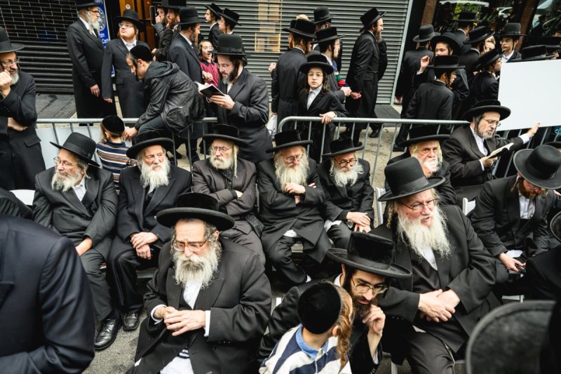 האחים לאנטשעווסקי, אברומי בלום, ד. ה. כרם, אייזיק. י, Clear shot