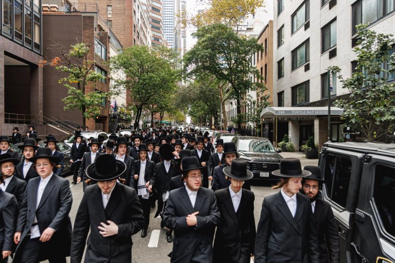 האחים לאנטשעווסקי, אברומי בלום, ד. ה. כרם, אייזיק. י, Clear shot