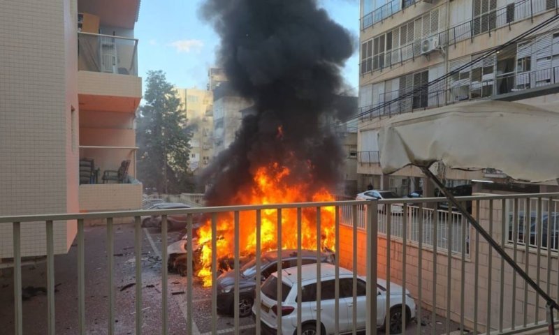 טיל מתפצל שוגר למרכז: הרס רב בזירות הנפילה, אישה נפצעה קשה | צפו
