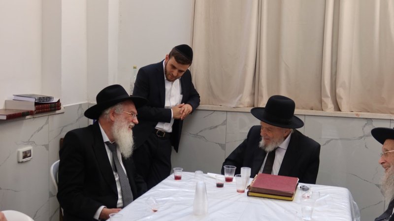 באדיבות המצלם