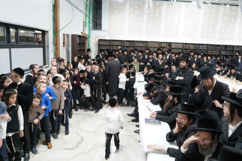 באדיבות המצלם