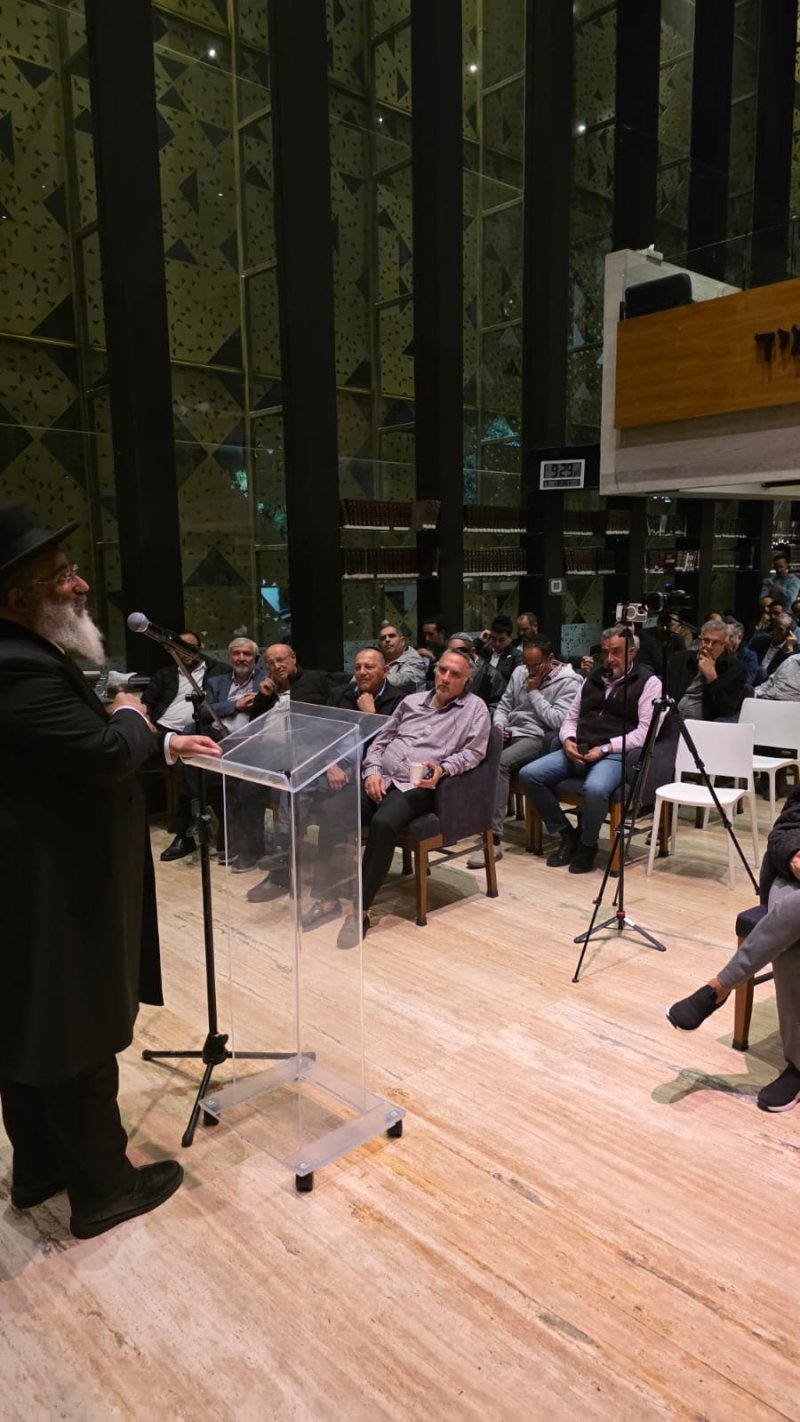 באדיבות המצלם