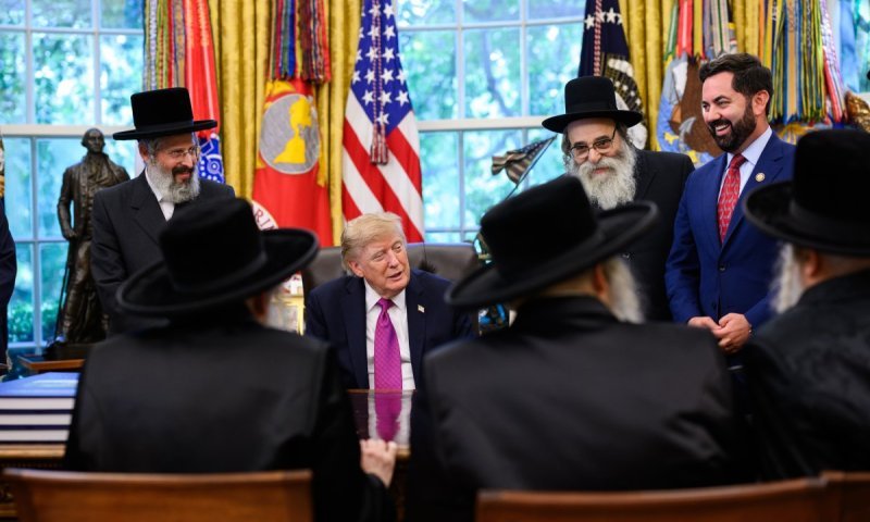 שלב אחר שלב: הביקור הדרמטי של גדולי האדמו"רים אצל הנשיא טראמפ