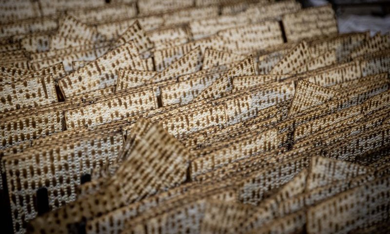 אחרי השמן אגוזים: מחסור חמור במצות ברשתות השיווק בערים החרדיות