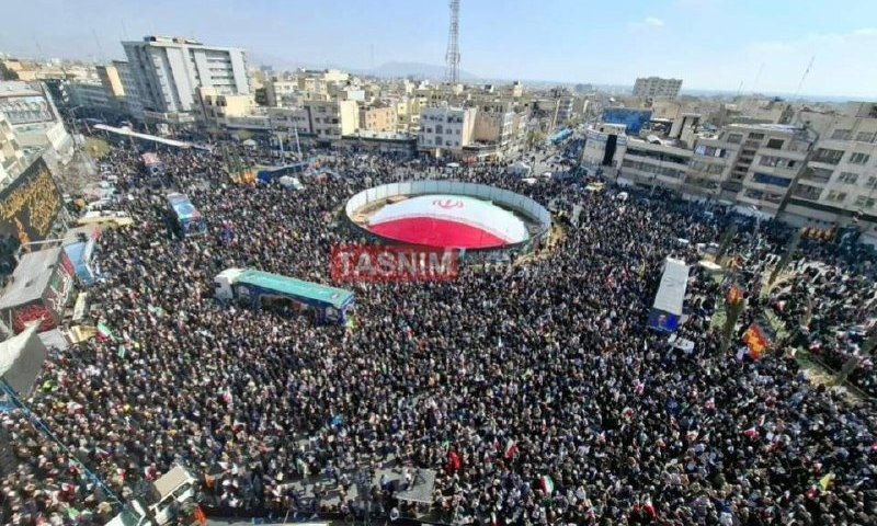 תמונות מטהראן: הלוויית לאריג&rsquo;אני ומפקד הבסיג&rsquo; | תיעודים