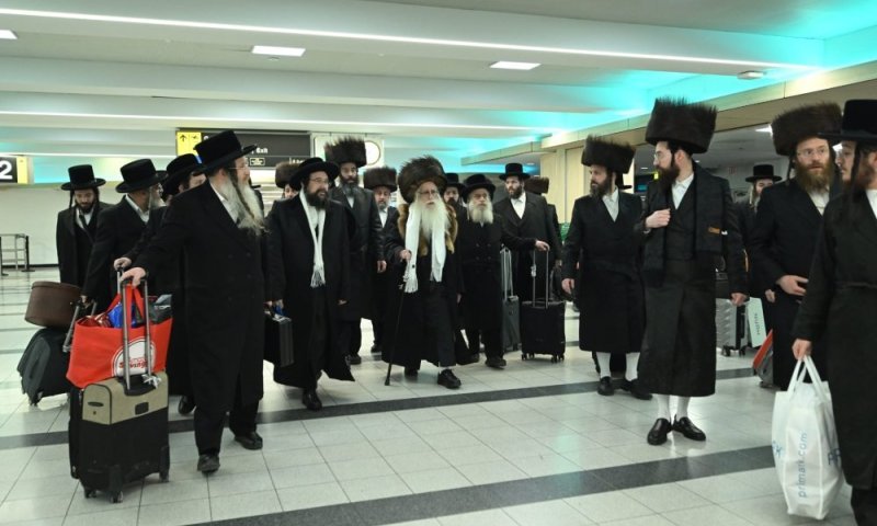 תקועים בנמל קנדי: תקלה במטוס שעליו היה אמור להיות האדמו"ר מצאנז 