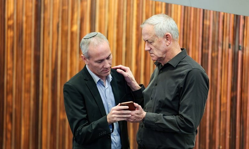 חילי טרופר עוזב את כחול לבן: "סיום דרך משותפת עם גנץ"